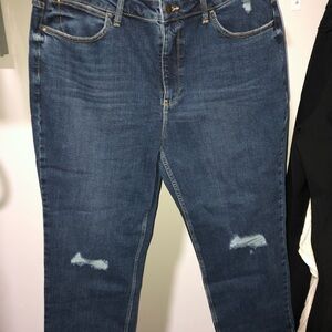 Wrangler Distressed Crop Blue Jeans